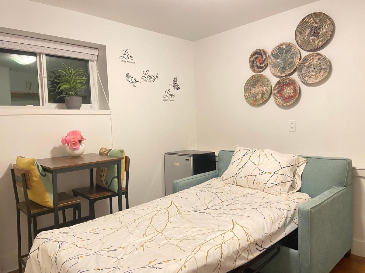 Newly Renovated Walkout Basement In Vancouver With Separate Entrance Exterior foto